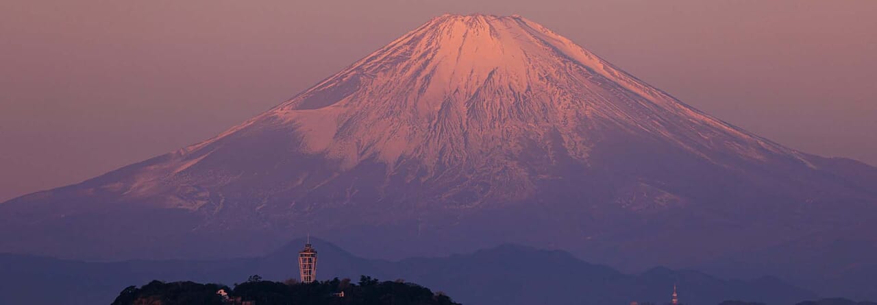 雄大な富士山を望む(イメージ)