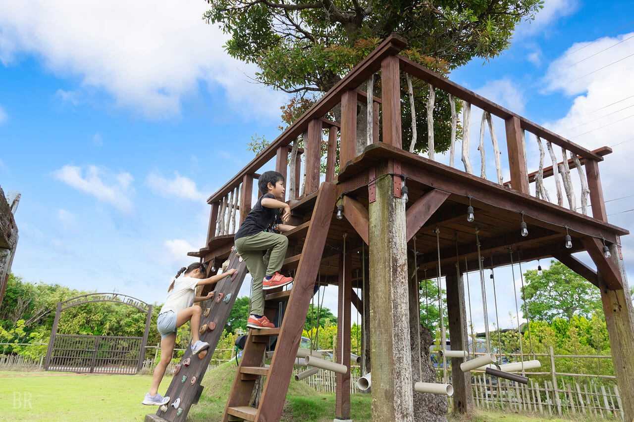 子どもが夢中になる遊具付きのガーデン