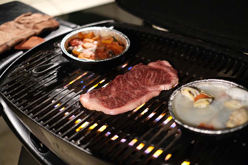 本格BBQコンロで焼き上げるお肉