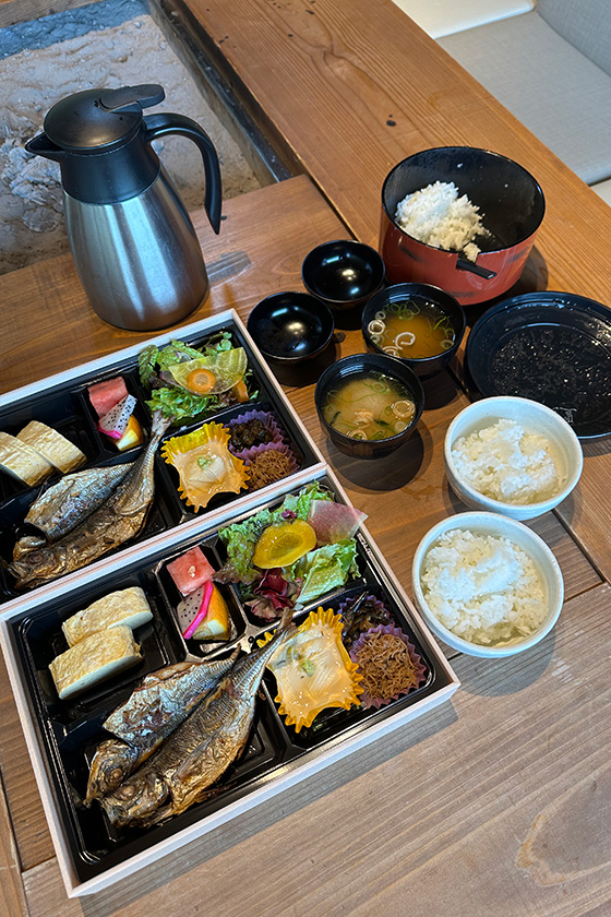 朝は豪華なおかずがたっぷり入ったお弁当