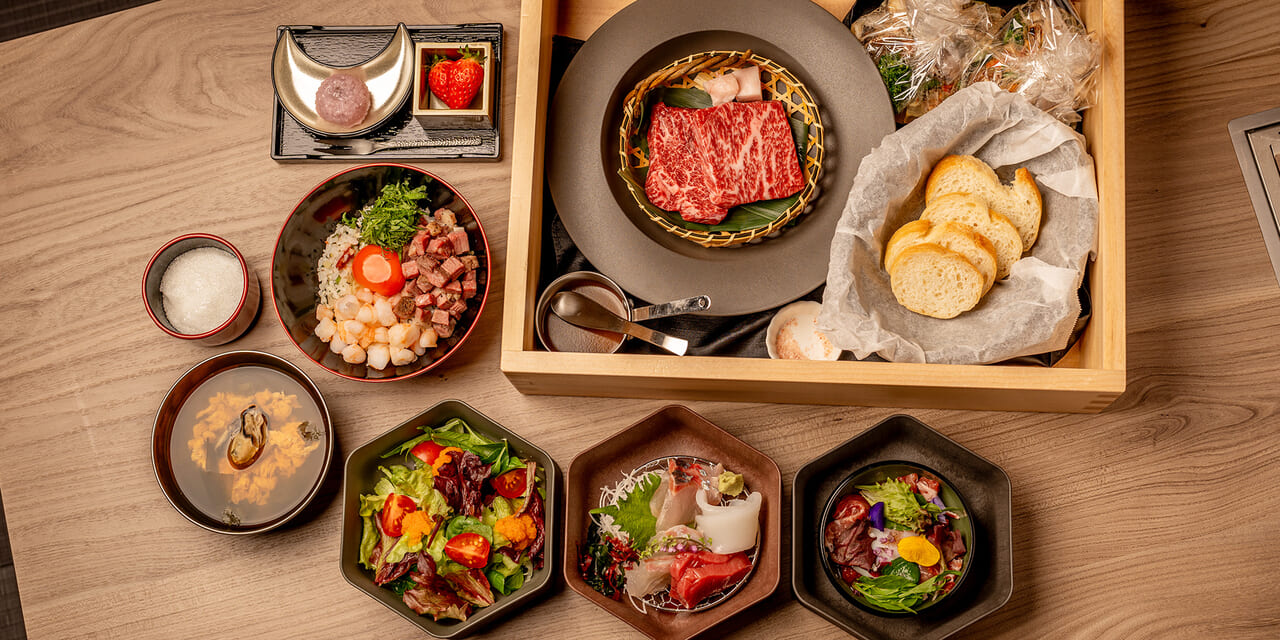 シェフ監修のオリジナルコースをお部屋食にて