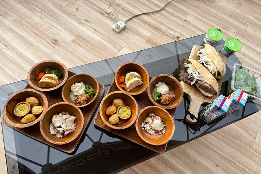 ローストビーフサンドなど朝食