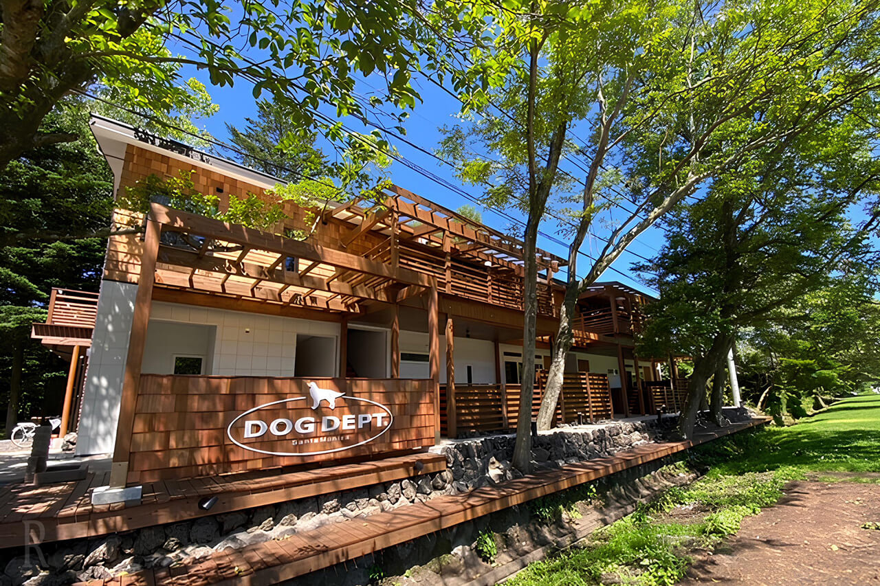 森の中にいるかのような静かなひとときを過ごせる「THE DOG DEPT GARDEN HOTEL 軽井沢テラス」