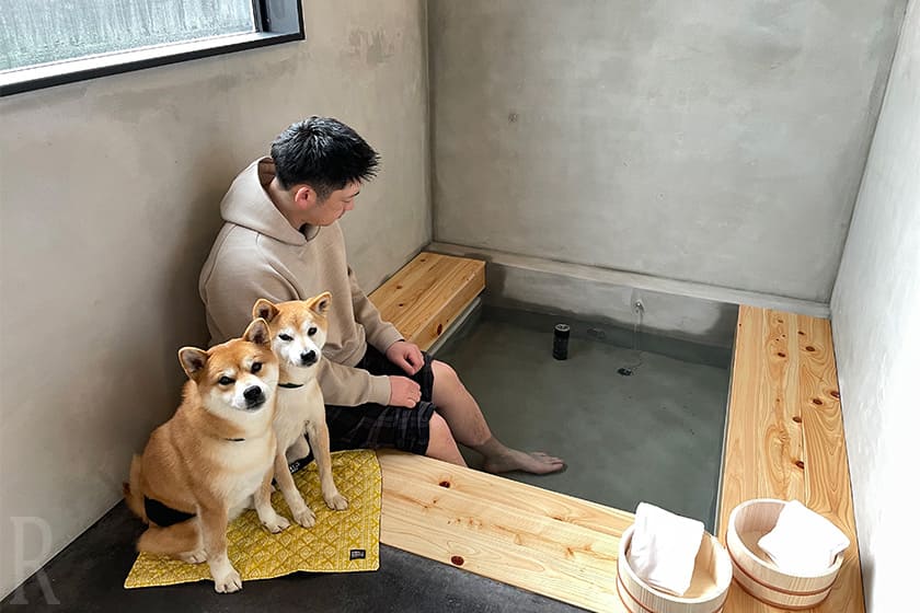 冷えた体を温める足湯は愛犬と同伴OK