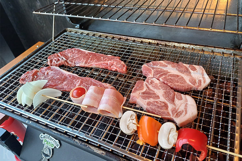全天候型のBBQスペースで、自由な夜時間を