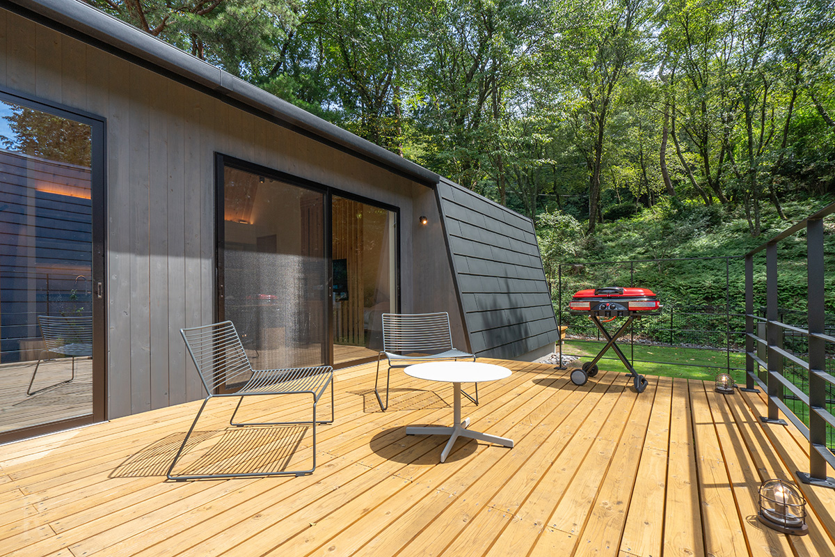 テラスにはBBQグリルを完備