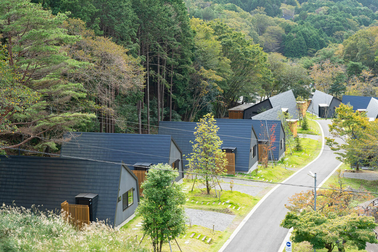 静かな緑に囲まれた新築貸別荘