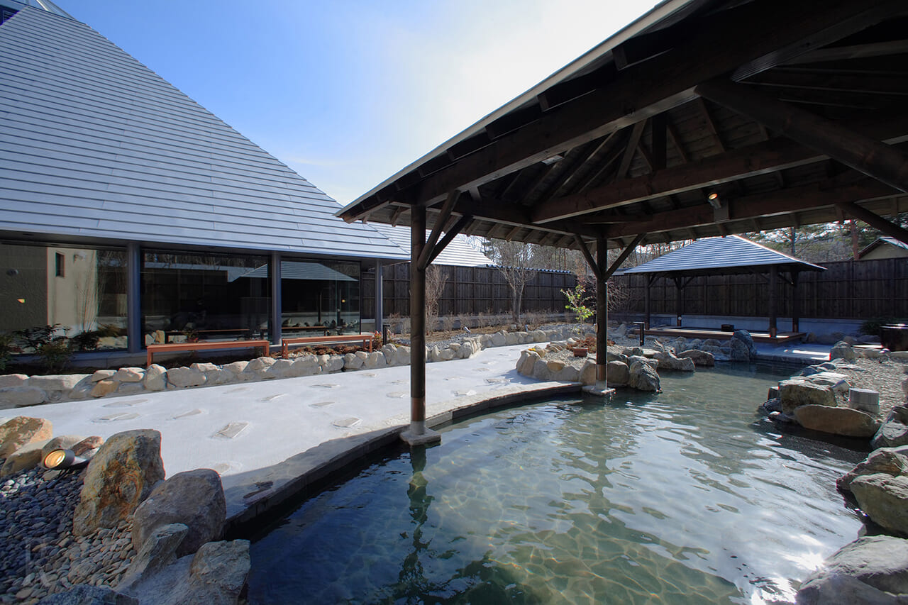 美肌効果の高い羽鳥湖温泉「彩光の湯」