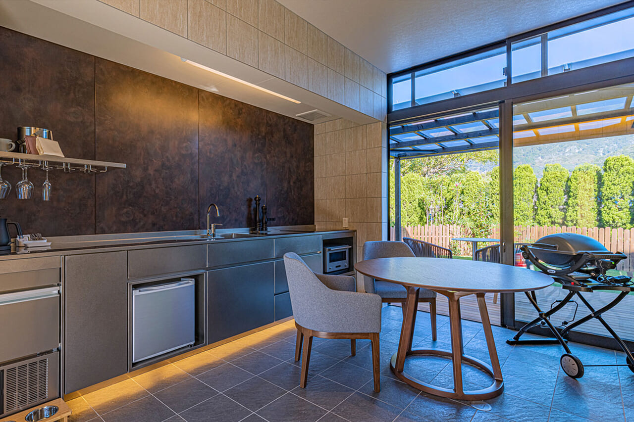 愛犬と暮らすように寛ぐ、洗練された快適性を追求した旅の私邸