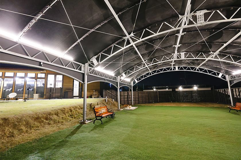 屋根付きランもあり、悪天候でも安心