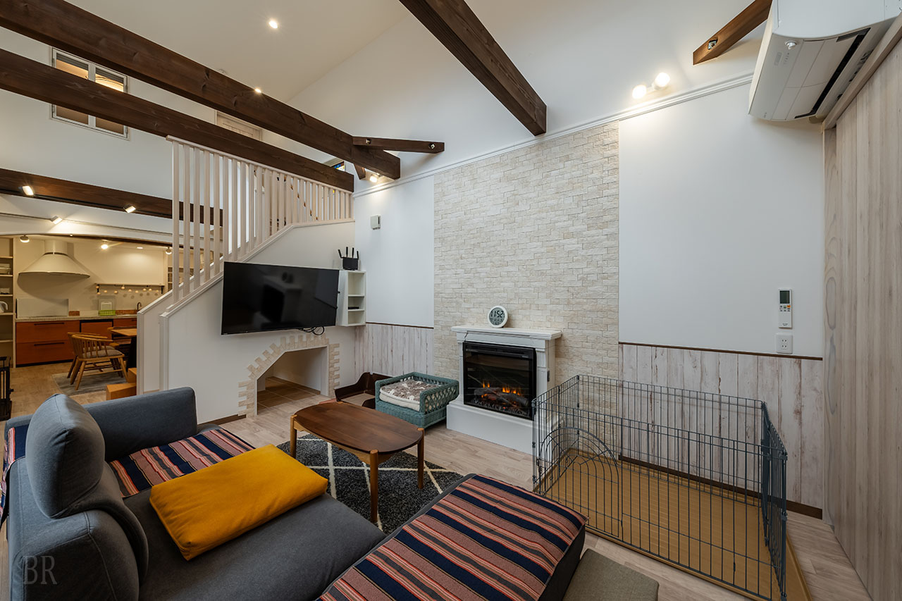 広々とした吹き抜けのリビング