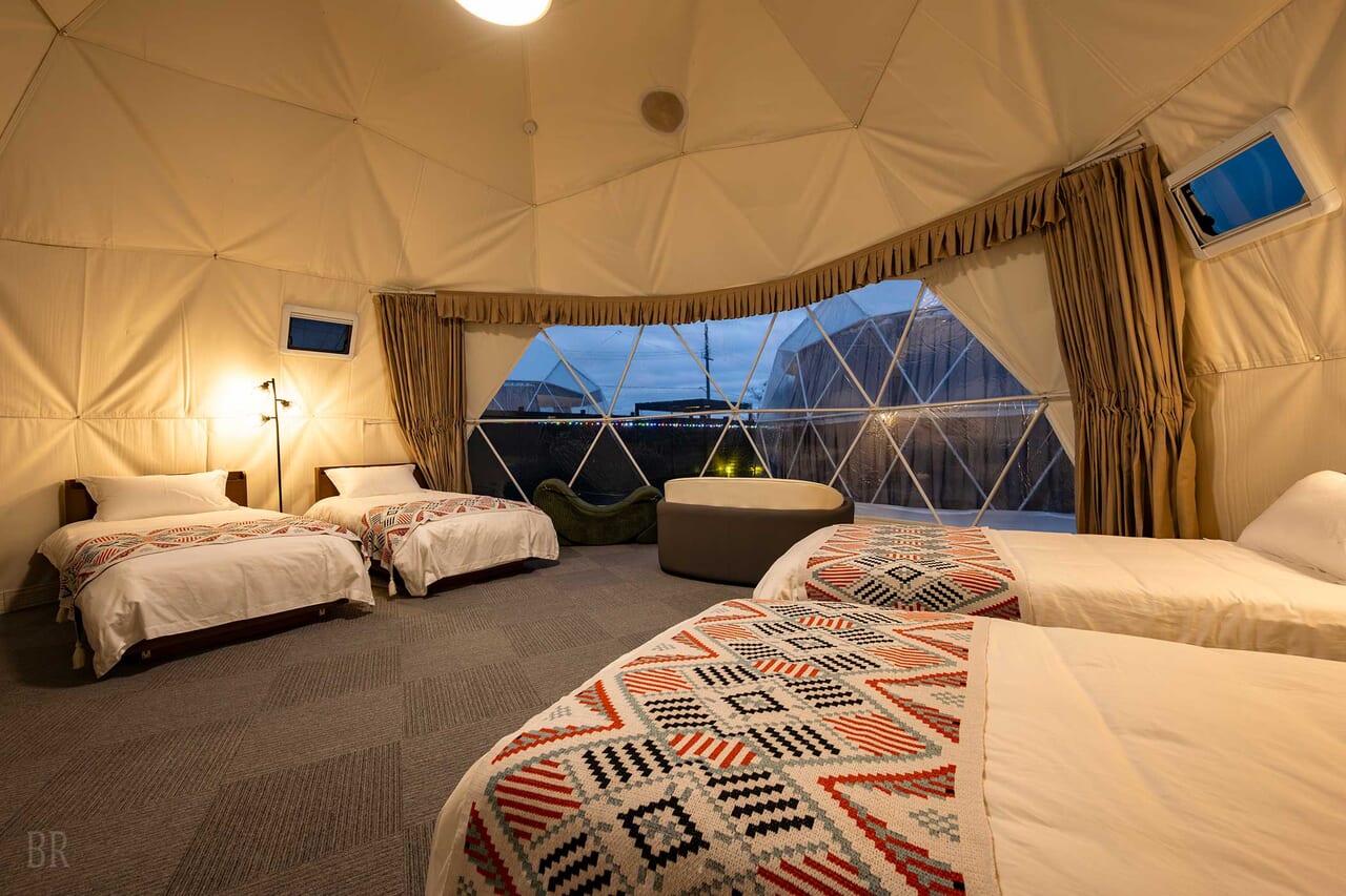 冷暖房完備の広いドームテント