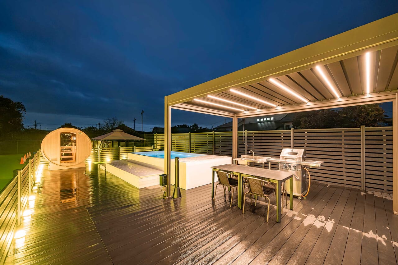 屋根付きのお食事スペース