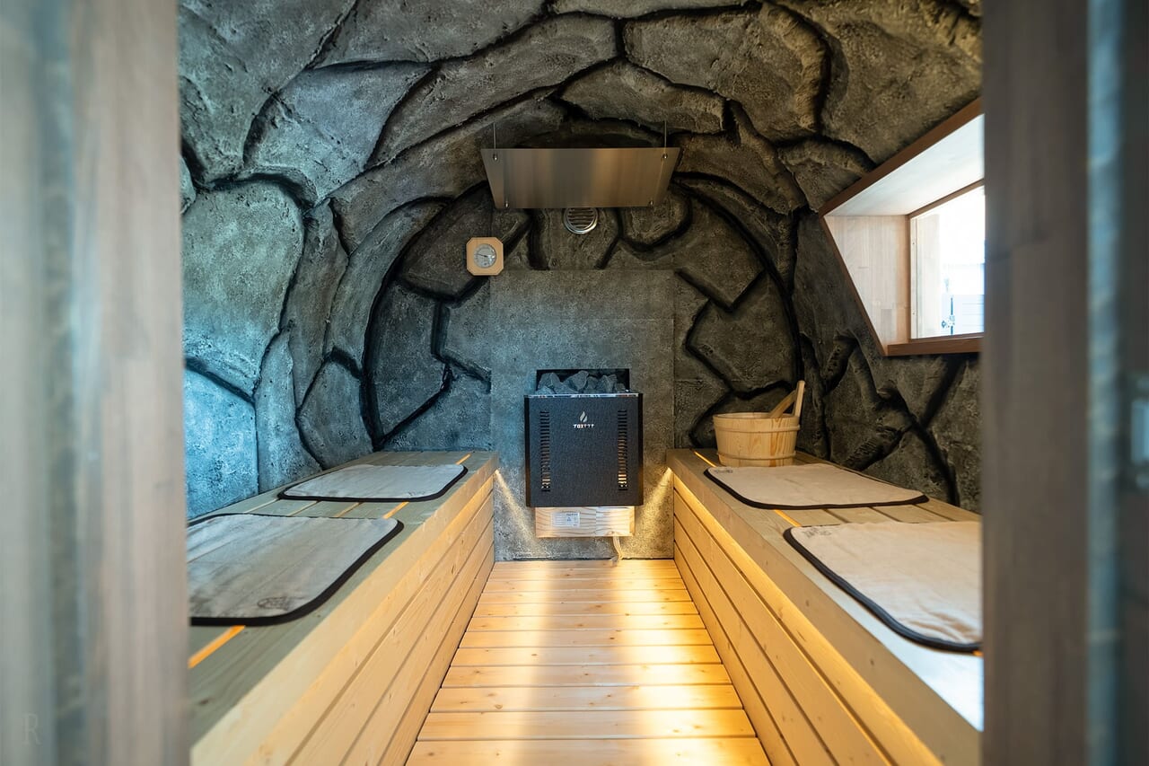 気兼ねなく「ととのう」本格サウナ