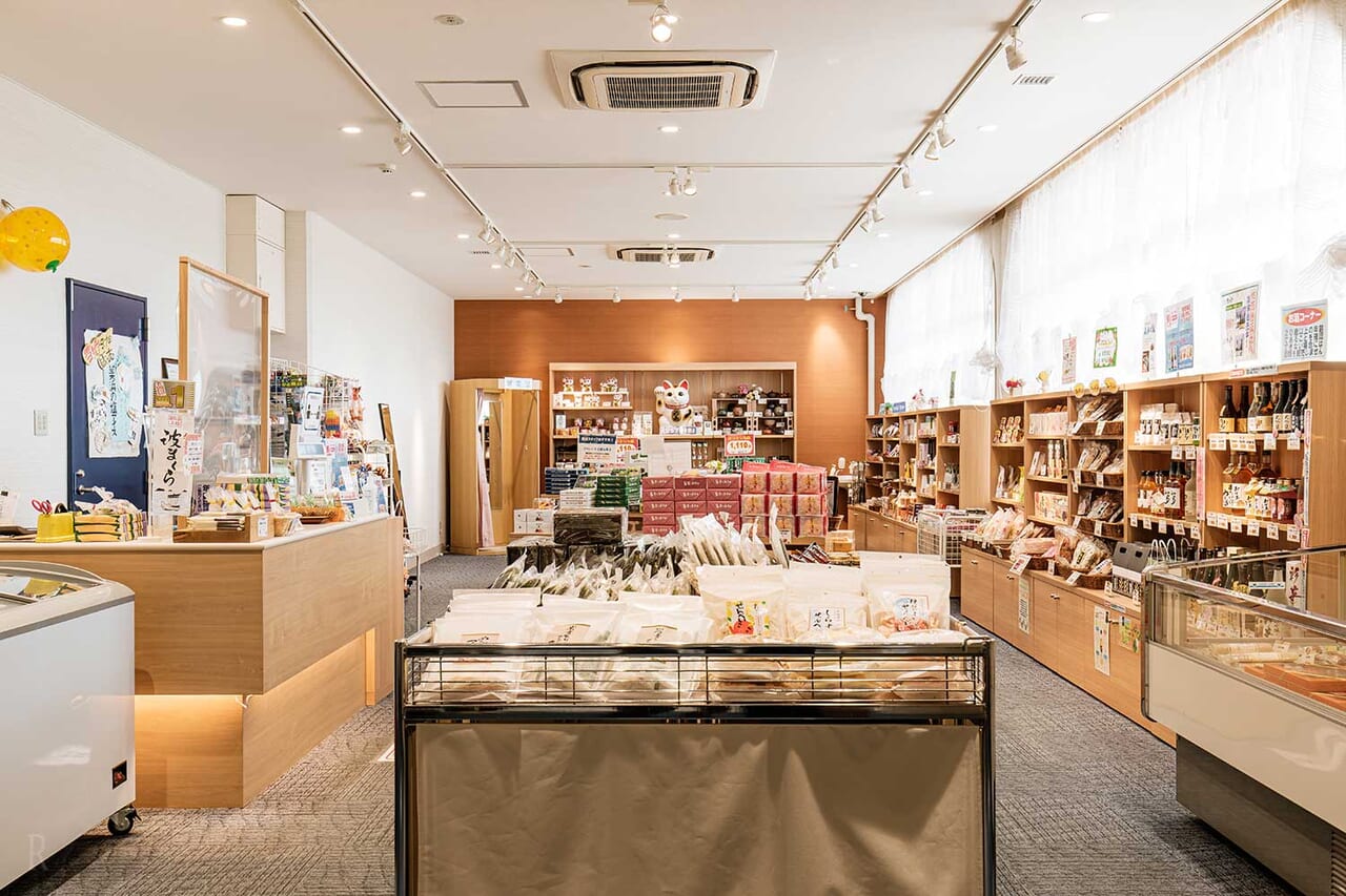 充実のお土産コーナー